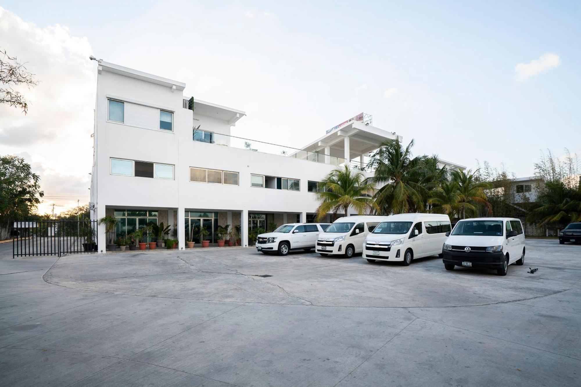 Capital O Cancun International Airport 24 7 Екстер'єр фото