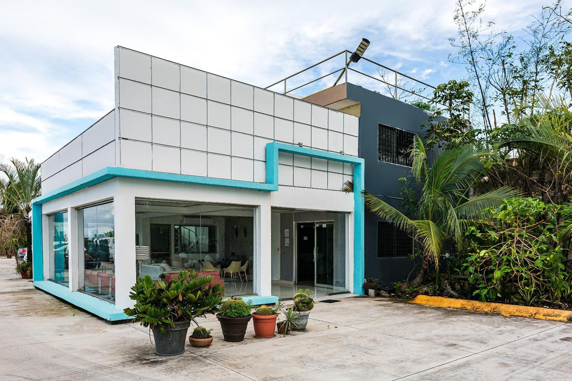 Capital O Cancun International Airport 24 7 Екстер'єр фото